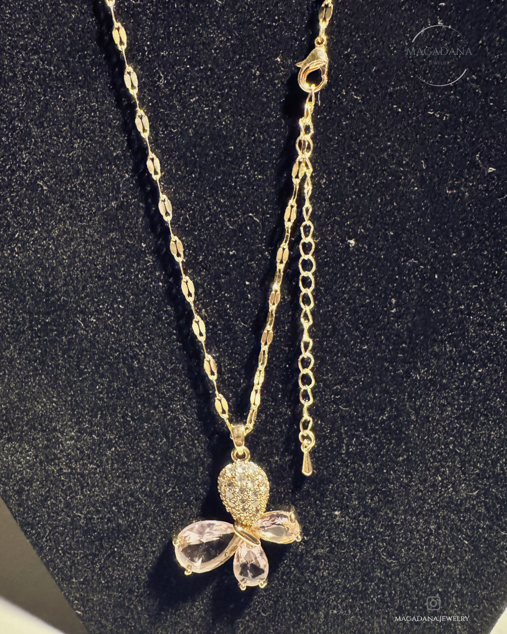 Cadena con dije de Mariposa